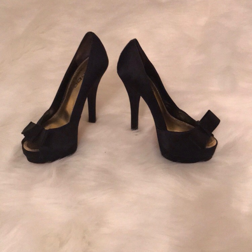 Heels - Picture 4 of 6